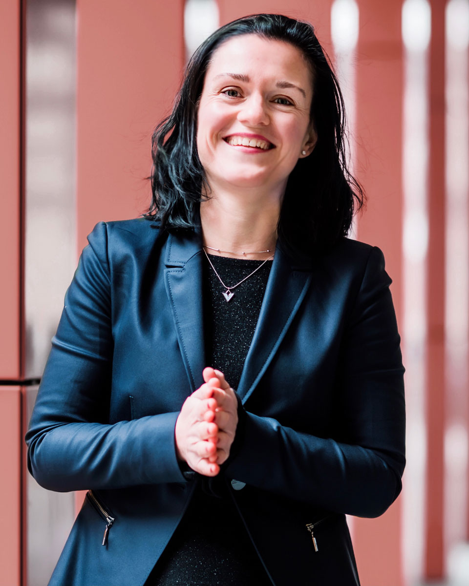 Dr. Adriane Schmidt Dr. Adriane Schmidt