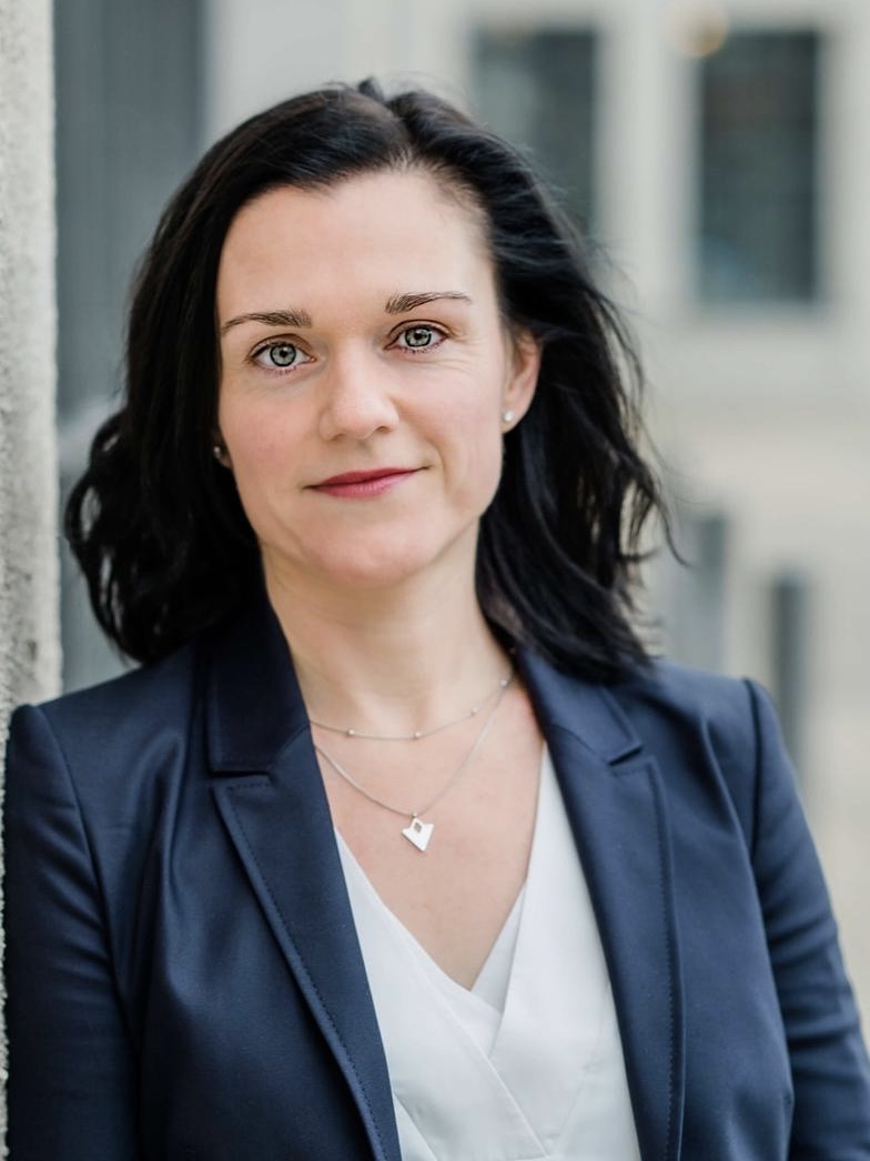 Dr. Adriane Schmidt